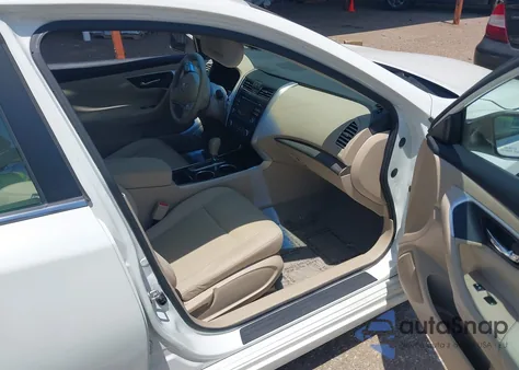 2014 Nissan Altima 2.5/S/Sv/Sl z USA, uszkodzony, nr VIN 1N4AL3AP5EC170634